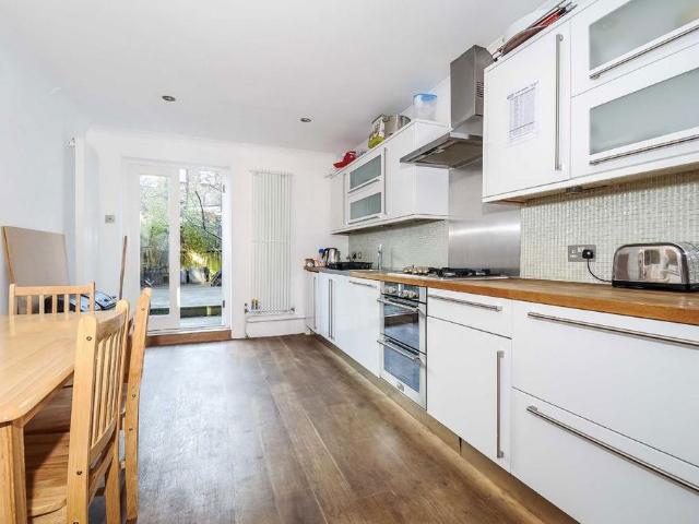 Noyna Road, London SW17 4 bed terraced house to rent £4,200 pcm £969 pw