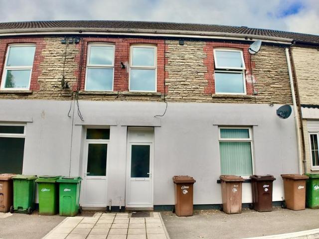 NP12 3UE 1 bed flat to rent £695 pcm £160 pw