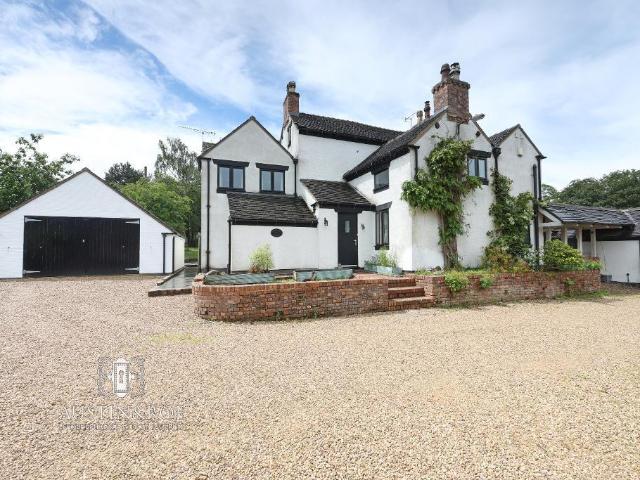 Nr Uttoxeter ST18 4 bed detached house to rent £2,500 pcm £577 pw
