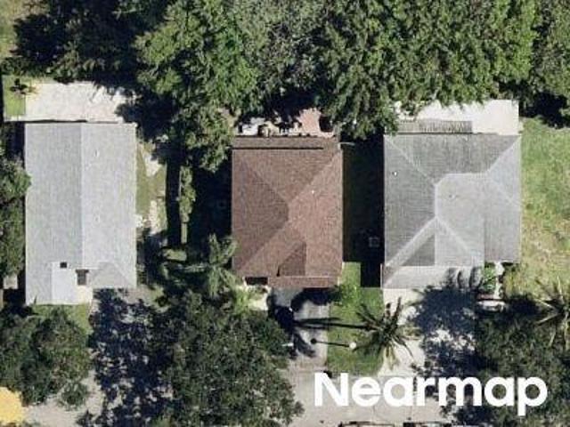 NW 15th St