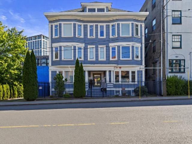 NW Couch St Apt 1