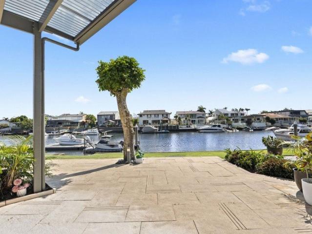 North Facing Waterfront Townhouse with 9 mtr Marina Berth!