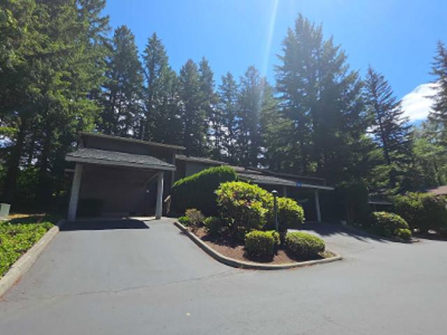 NW Huckle Dr
