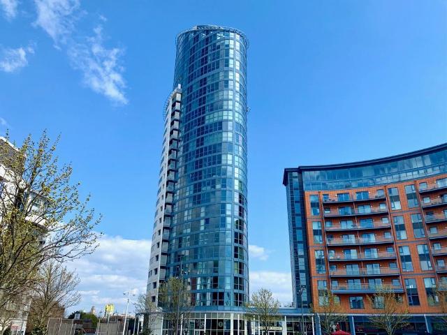 Number One Building, Portsmouth PO1 2 bed apartment to rent £2,100 pcm £485 pw