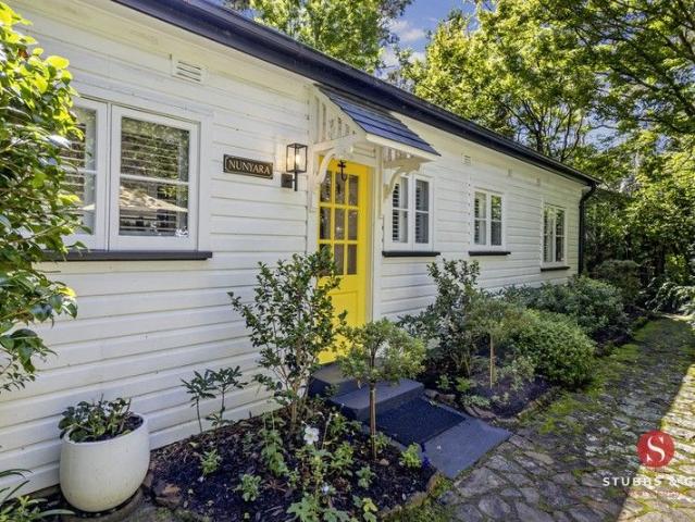 'Nunyara' A Serene Cottage Nestled in a Magnificent Mountain Garden