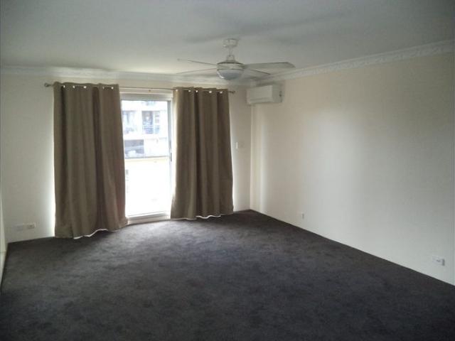 NUNDAH SPACIOUS THREE BEDROOMS NEW KITCHEN PAINT CARPET BLINDS AND CURTAINS THROUGHOUT AIRCONDITIONED