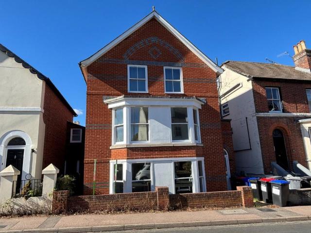 Nunnery Fields, Canterbury, Kent, CT1 3 bed flat to rent £1,450 pcm £335 pw