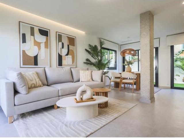 Nueva villa de 3 dormitorios con piscina y parcela de 300 m2 cerca de campos de golf