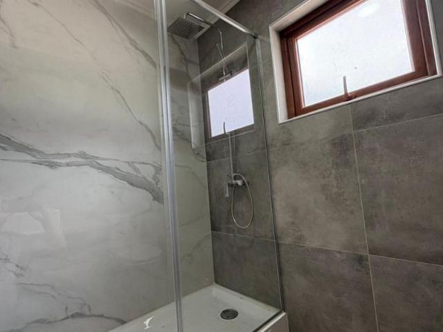 NUEVA Y MODERNA CASA, EN MEDIO DE BOSQUE NATIVO
