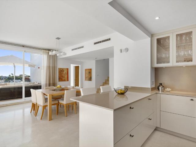 Sprzedam luksusowy penthouse 320 m² z panoramicznymi widokami