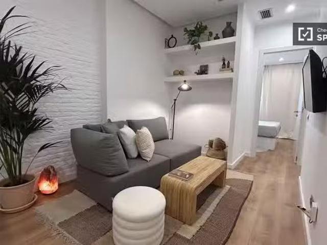 Acogedor Apartamento de 3 dormitorios en alquiler en El Raval.