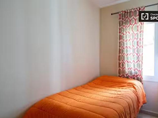 Bonito Bonita habitación en alquiler en apartamento de 4 dormi.