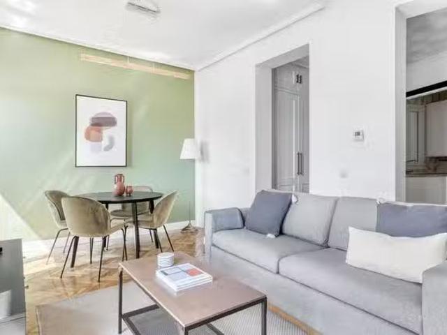 Nuevo C. de Alfonso XII, Jerónimos 2 Bedroom 2 Bath
