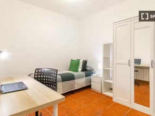 ¡Renta! Cama en alquiler en habitación compartida en Bellaterr.