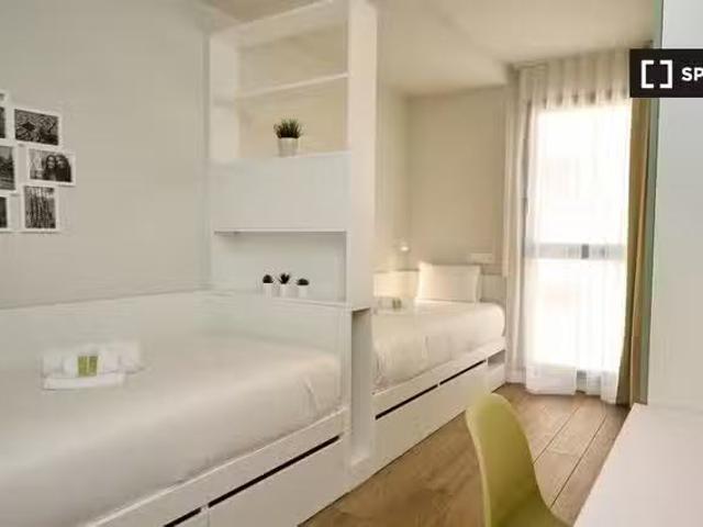 Acogedor Cama en alquiler en residencia en Sants Badal, Barc.