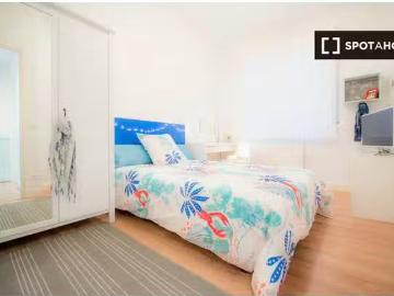 Acogedor Cómoda habitación en apartamento de 5 dormitorios en.