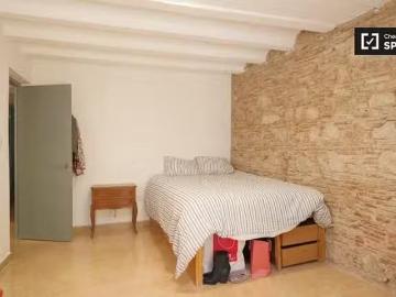 ¡Renta! Elegante habitación en un apartamento de 5 dormitorios.