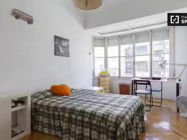 Nuevo Encantadora habitación en alquiler en apartamento de 8 h.