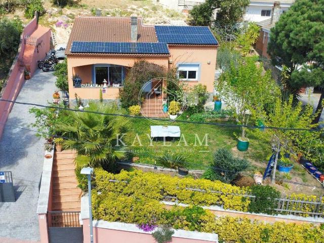 NUEVO Esta encantadora residencia de estilo rústico de una s. 115m² Lloret de Mar