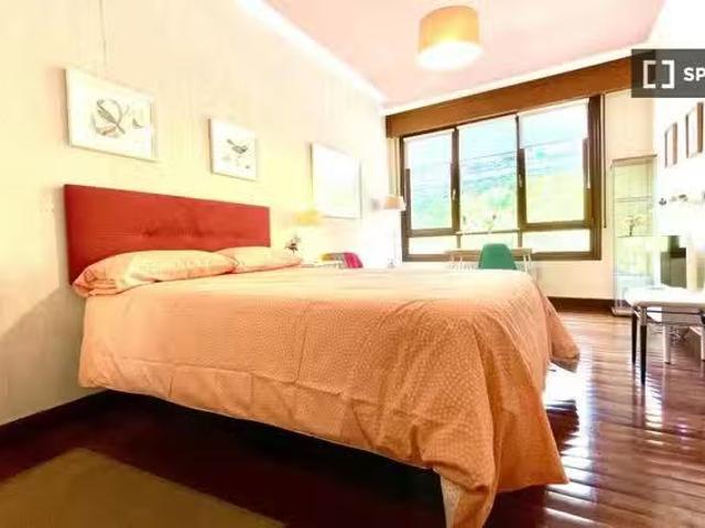 ¡Recién llegado! Gran habitación en un apartamento de 4 dormit.