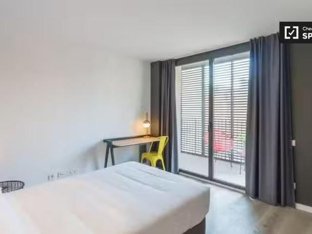 Barato Habitación con terraza junto Metro Liceu en edificio co.