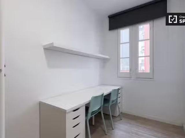 Bonito Habitación doble compartida en residencia de estudiante.