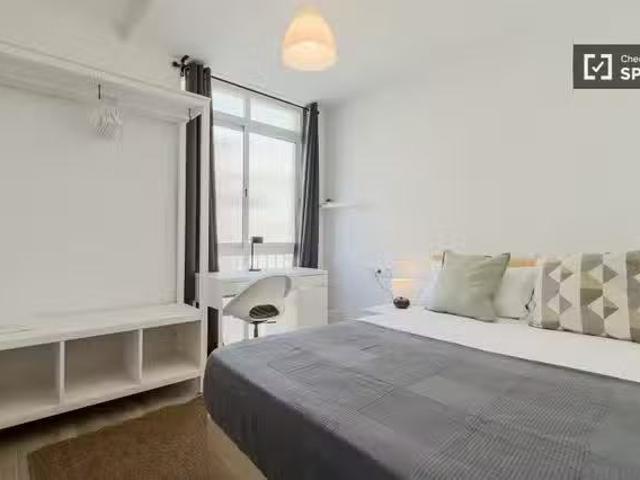 Barato Habitación doble en apartamento de 5 dormitorios, Hospi.