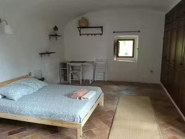 Acogedor Habitación en N II, Medinyà