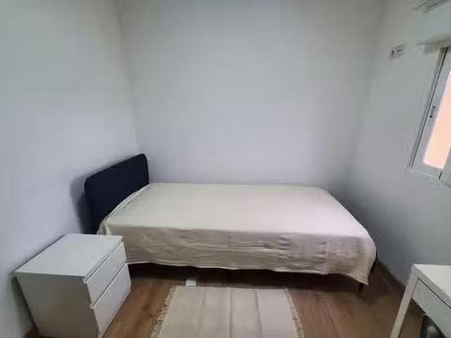 ¡En alquiler! Habitación en Avenida de Juan de la Cierva