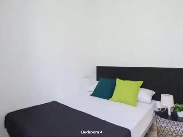 ¡En alquiler! Habitación en Avenida del Reino de Valencia, Gra.