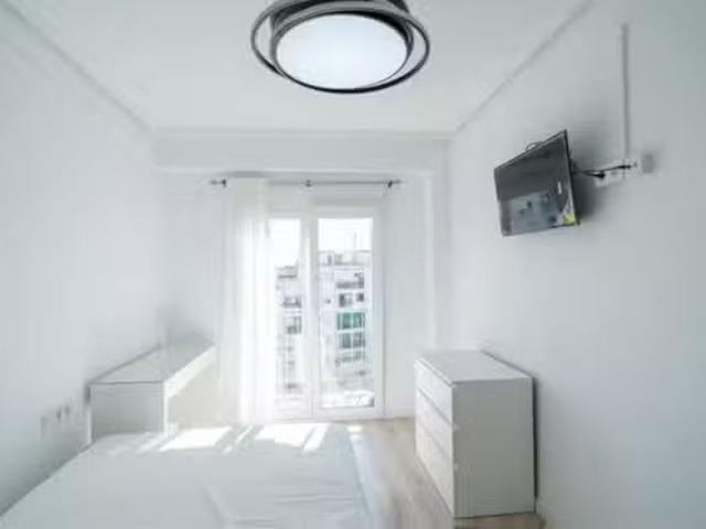 Único Habitación en Avinguda de Burjassot, Benicalap