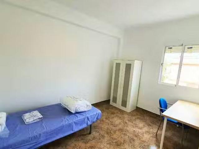 Nuevo Habitación en Avinguda del Doctor Waksman, Quatre Carreres