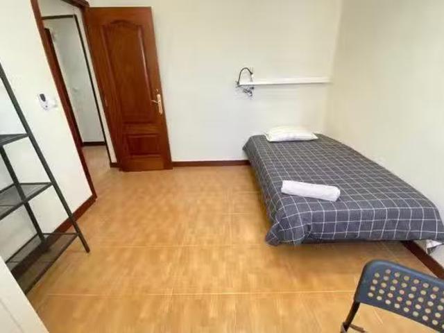 Encantador Habitación en C. Pico de Alba, 2