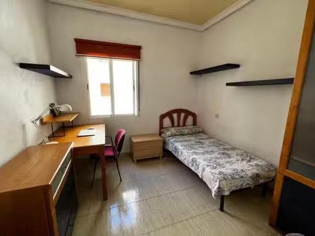 Acogedor Habitación en Calle Marqués del Vasto, Ríos Rosas