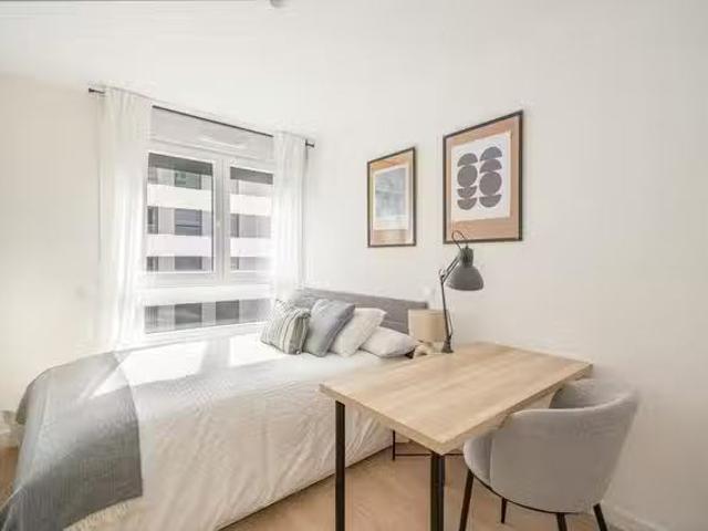 Encantador Habitación en Calle Adolfo Marsillach, Ensanche de.