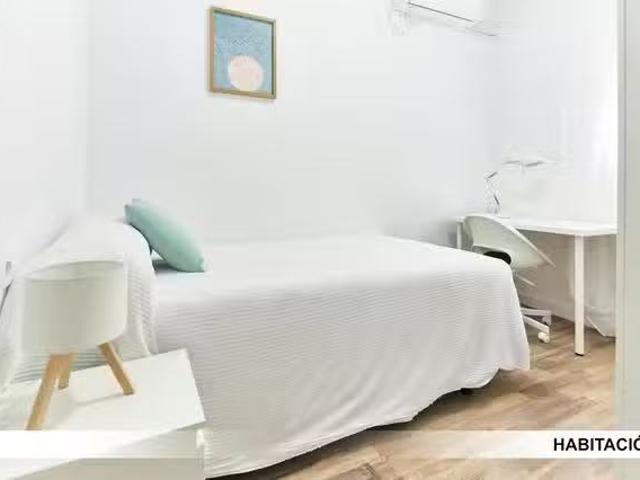 ¡Recién llegado! Habitación en Calle Cardenal Rodrigo de Castr.