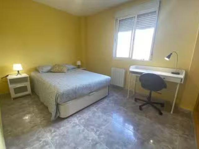 Bonito Habitación en Calle de Membezar