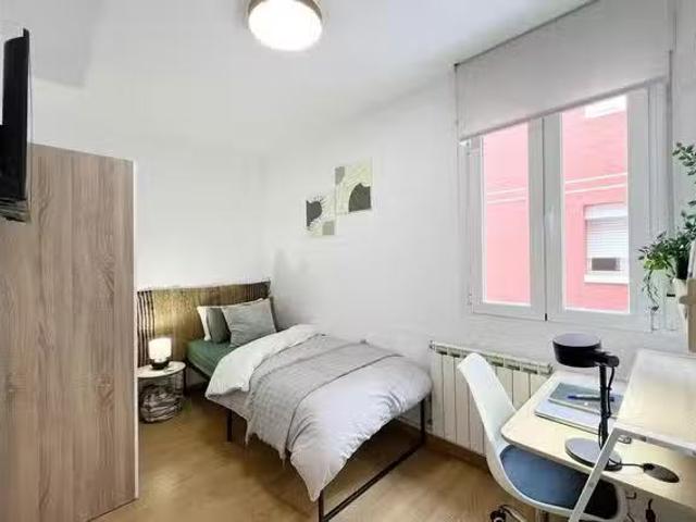 Barato Habitación en Calle de Ayllón, Campamento