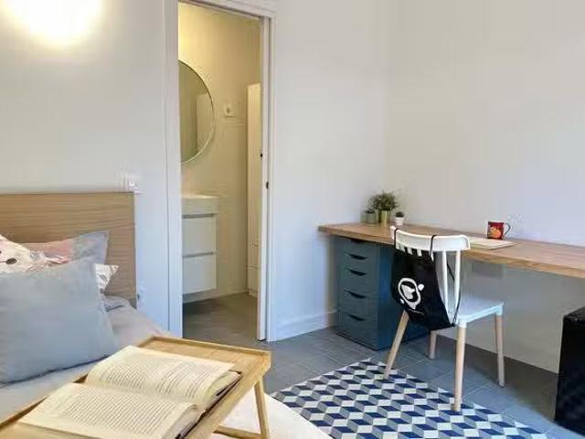 ¡Oferta! Habitación en Calle de Albasanz