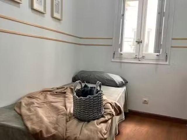 ¡Recién llegado! Habitación en Calle de Antonio Arias, Niño Je.