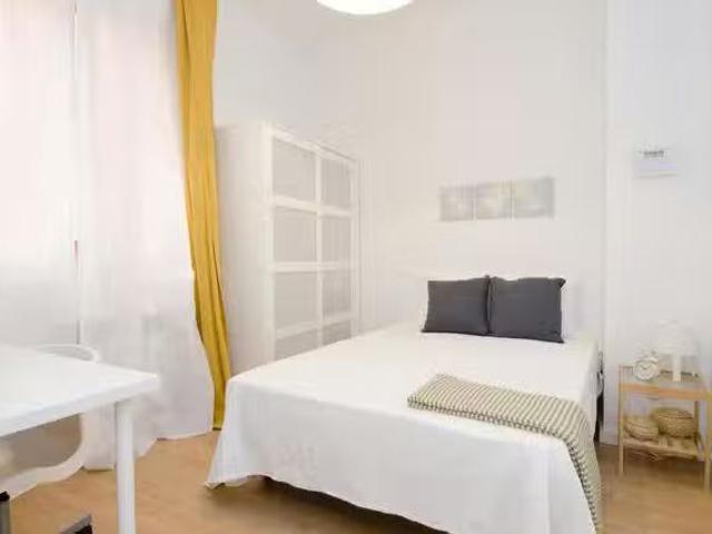 ¡En alquiler! Habitación en Calle de Bailén, Palacio