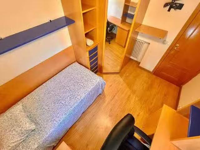 Bonito Habitación en Calle de Castrillo de Aza