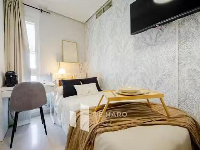 Acogedor Habitación en Calle de el Algabeño, Hortaleza