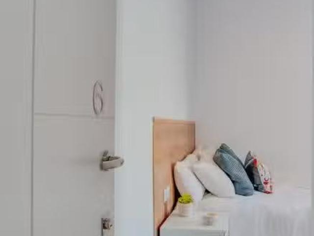 Bonito Habitación en Calle de Fernán González