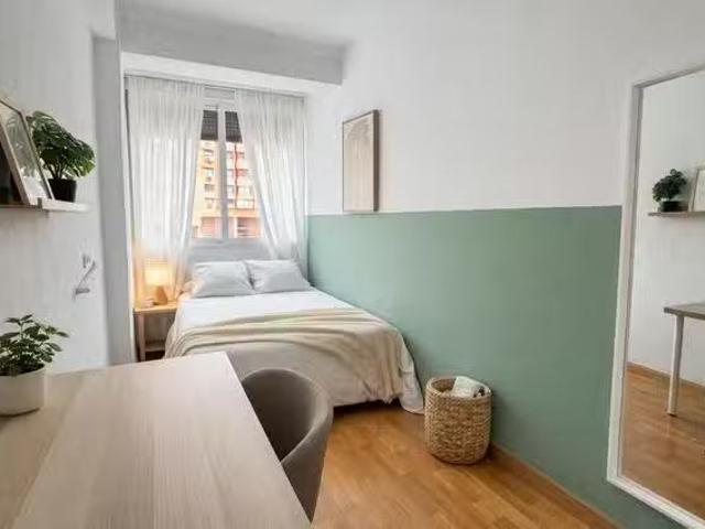 Bonito Habitación en Calle de Juan Duque, Arganzuela
