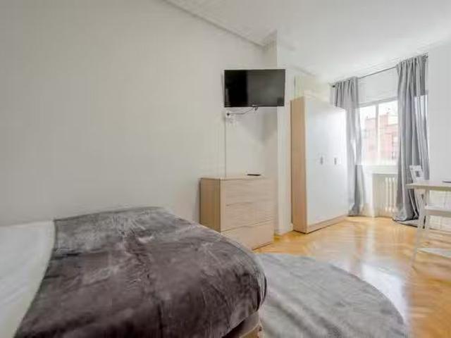 Único Habitación en Calle de Juan Esplandiú, Estrella