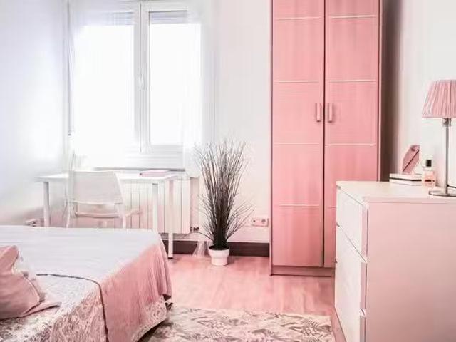 Acogedor Habitación en Calle de José Ortega y Gasset, Lista