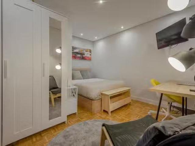 Bonito Habitación en Calle de la Estrella Polar, Estrella