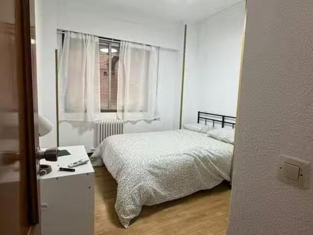 Acogedor Habitación en Calle de la Infanta Mercedes, Tetuán