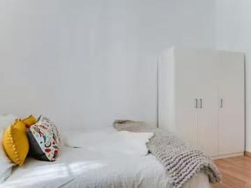 Calle de la Sal, Madrid, Plaza de España